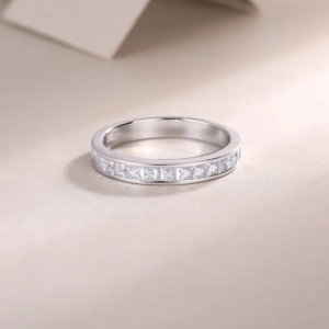 Кольцо из серебра 925 с муассанитом